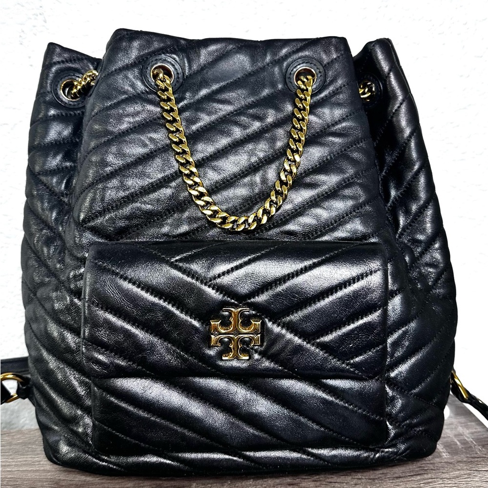 Tory Burch Kira backpack in quilted matelasse leather - Picture 3 of 17